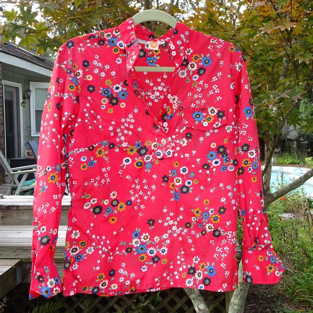 SKYR vintage women's shirt size M (100% nylon)